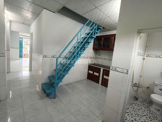Bán nhà 2/ ngắn DT:4mX12m 1T + lửng 2pn,2w phòng khách bếp