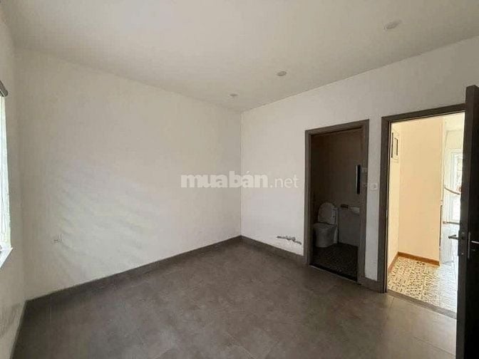 Cần thuê 1 phòng học tầm 30m2 gần 36 Nguyễn Phước Lan. LH: 0767450777