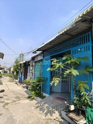 Bán nhà 2/ ngắn DT:4mX12m 1T + lửng 2pn,2w phòng khách bếp