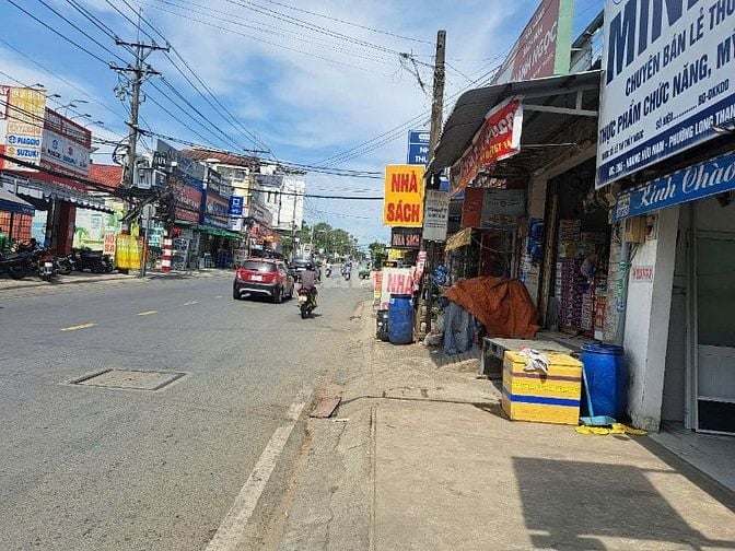 Nhà mặt tiền Hoàng Hữu Nam, sạch đẹp, khu chợ đông đúc