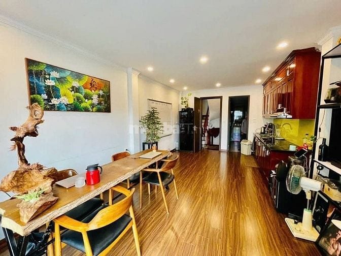 GIANG BIÊN 40M2X 6 TẦNG. MẶT TIỀN 4M. HƠN 7 TỶ