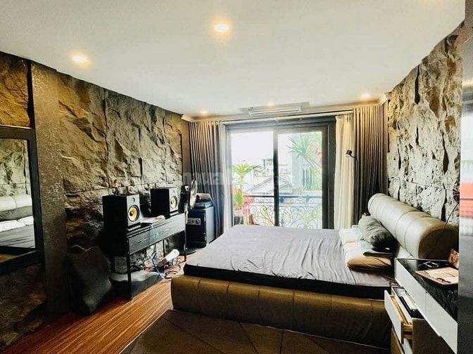 GIANG BIÊN 40M2X 6 TẦNG. MẶT TIỀN 4M. HƠN 7 TỶ