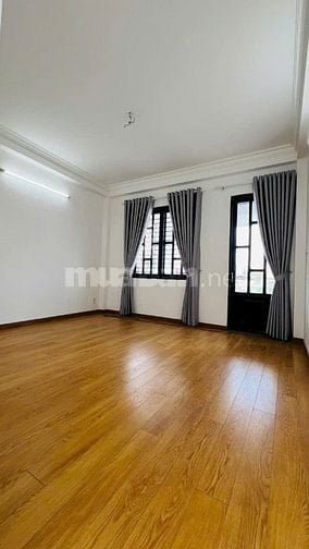 Bán toà nhà H8m Hoàng hoa Thám, dt 130m2, sàn 650m2, 5 lầu, hđt 100tr