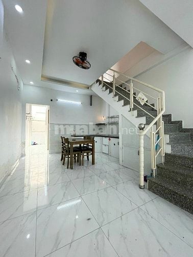 Nhà cho thuê  nguyên căn. Ở hoặc vp 