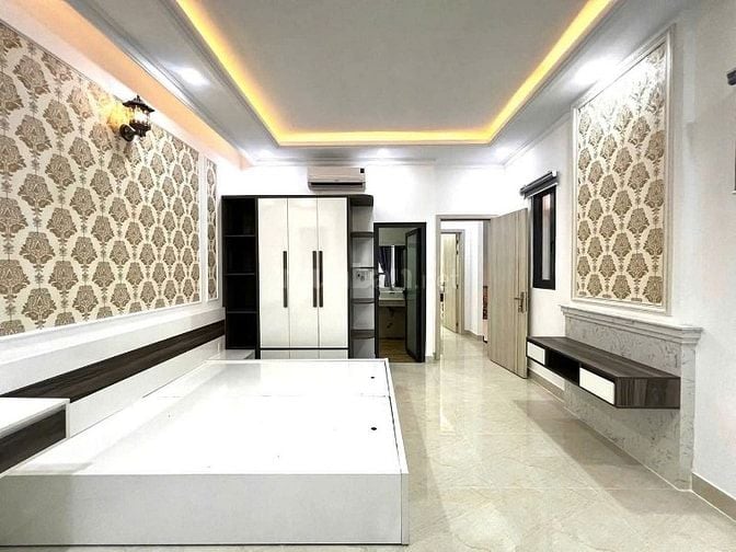 Ngay Kingdom 101. Căn nhà 4 tầng (5,8x21m). Hẻm xe tải Tô Hiến Thành