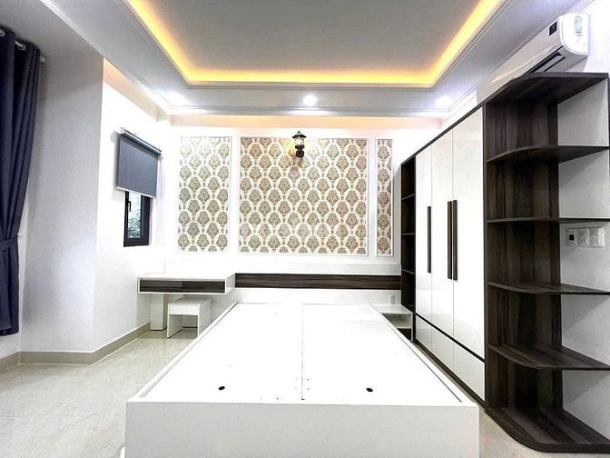 Ngay Kingdom 101. Căn nhà 4 tầng (5,8x21m). Hẻm xe tải Tô Hiến Thành
