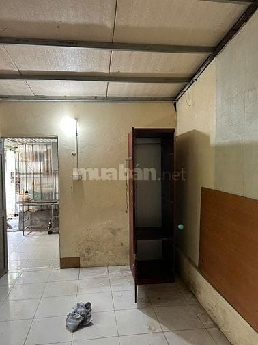 Cho thuê nhà phố Tân Mai, Hoàng Mai, nhà cấp 4, DT 27m2, có điều hoà