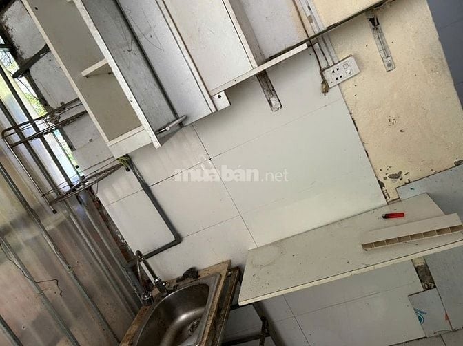 Cho thuê nhà phố Tân Mai, Hoàng Mai, nhà cấp 4, DT 27m2, có điều hoà