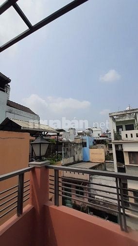 Cho thuê nhà Lý Chính Thắng, quận 3, 5x8m, 4 lầu, 15,5tr/tháng