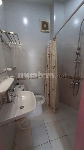 Cho thuê nhà Lý Chính Thắng, quận 3, 5x8m, 4 lầu, 15,5tr/tháng