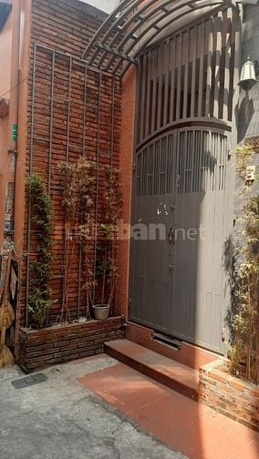 Cho thuê nhà Lý Chính Thắng, quận 3, 5x8m, 4 lầu, 15,5tr/tháng