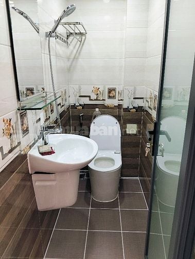 NHÀ ĐẸP VÀO O NGAY , TẶNG LẠI TOÀN BỘ NỘI THẤT ,HẺM XE HƠI  