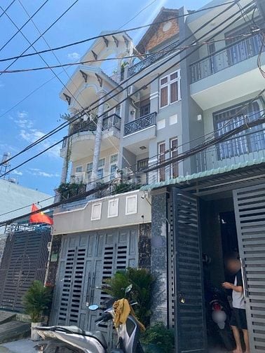 Bán nhà đúc 4 tấm - đường xe hơi 8m thông - Gần giáo xứ Đông Quang