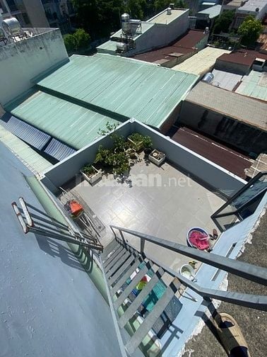 Bán nhà đúc 4 tấm - đường xe hơi 8m thông - Gần giáo xứ Đông Quang