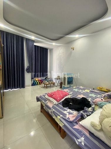 Bán nhà đúc 4 tấm - đường xe hơi 8m thông - Gần giáo xứ Đông Quang