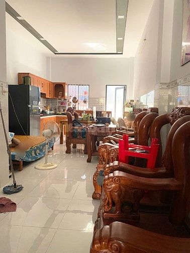 Bán nhà đúc 4 tấm - đường xe hơi 8m thông - Gần giáo xứ Đông Quang