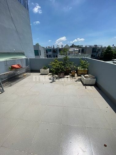 Bán nhà đúc 4 tấm - đường xe hơi 8m thông - Gần giáo xứ Đông Quang