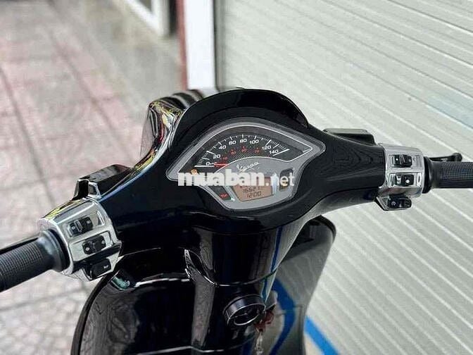 vespa spint 2015 đen bóng
