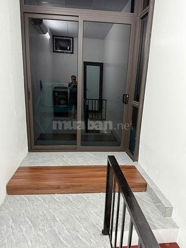 Bán nhà mặt phố cổ tầng 2, nhà mới cải tạo, phù hợp 2-3 người sử dụng