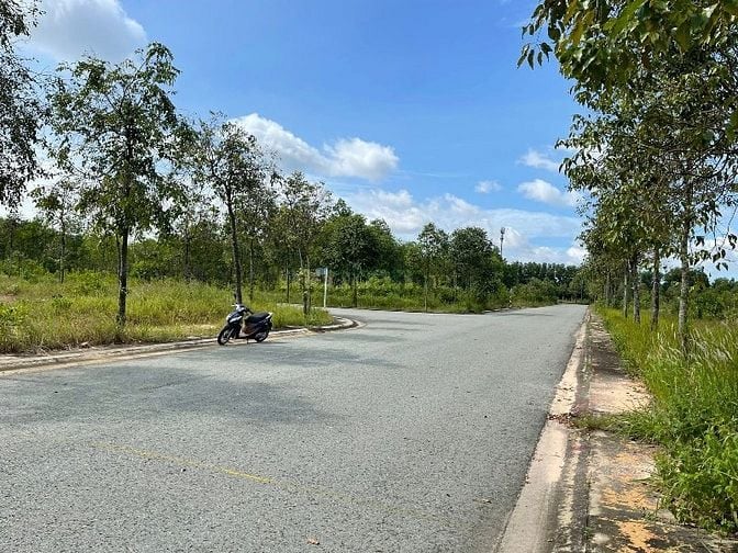 Bán 300m2 đất nền gần KCN Mỹ Phước 4