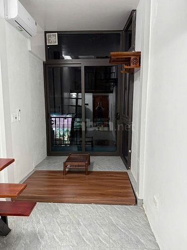 Bán nhà mặt phố cổ tầng 2, nhà mới cải tạo, phù hợp 2-3 người sử dụng