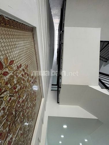 NHÀ HẺM XE HƠI - LÊ THÚC HOẠCH 