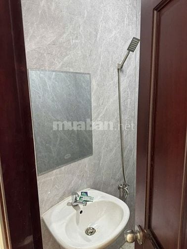 NHÀ HẺM XE HƠI - LÊ THÚC HOẠCH 