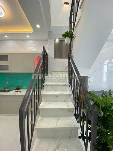 Cho thuê nhà hẻm 1/ đường Lò Gốm, P8, Q6