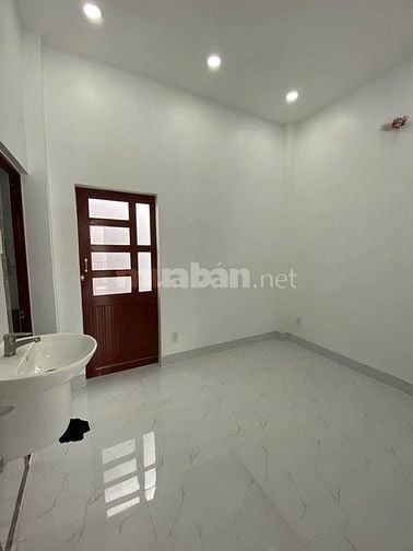 Cho thuê nhà hẻm 1/ đường Lò Gốm, P8, Q6