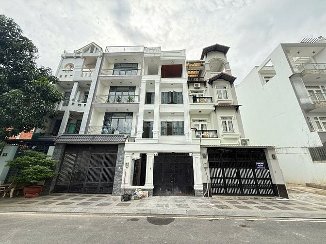 Bán nhà phố khu liên hợp Homyland 3, Bình Trưng Đông 