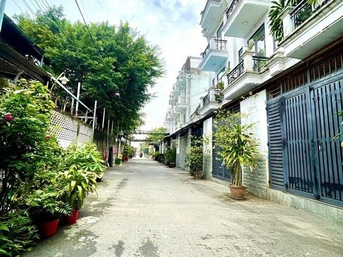 Bán nhà Khu Phân Lô- gần Rạch Xuyên Tâm Cầu An Lộc,4 tầng,4 PN,7.6 T
