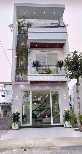 Nhà mới xây 120m2 ngay TT Thủ Dầu Một - SHR sang tên ngay - Nội thất c