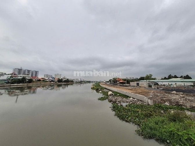 Bán nhà Khu Phân Lô- gần Rạch Xuyên Tâm Cầu An Lộc,4 tầng,4 PN,7.6 T