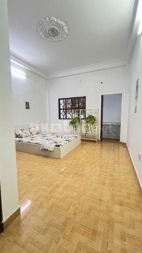Phòng ban công mới Full nội thất cao cấp, Giá Tốt 4tr3 hơn 40m2