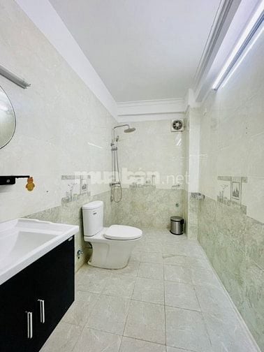 CÁCH 1 NHÀ RA PHỐ TRUNG PHỤNG - DT: 42m2 - 6 tầng