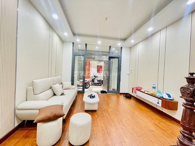 CÁCH 1 NHÀ RA PHỐ TRUNG PHỤNG - DT: 42m2 - 6 tầng