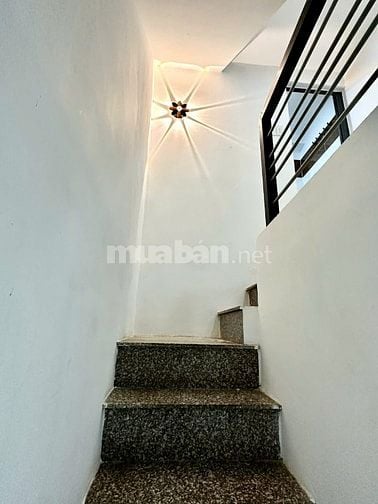 Tui chính chủ Cần bán nhà 3 lầu. P7 gv