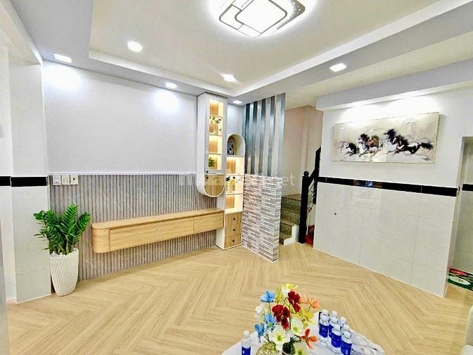Tui chính chủ Cần bán nhà 3 lầu. P7 gv