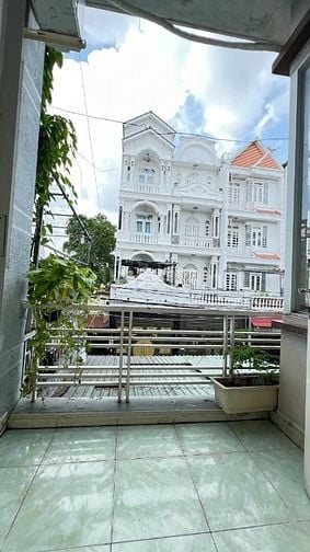 Chình chủ cho thuê phòng Ban Công Lầu 1 cực rộng thông thoáng