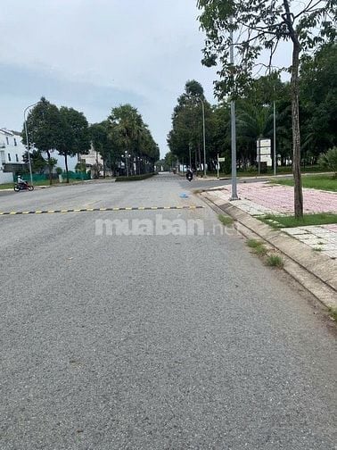 Bán lỗ 800 triệu căn nhà cấp 4 khu đô thị Vinhomes Green City sổ hồng 