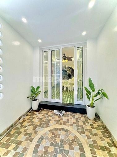 Bán nhà Tân Mai - Cạnh trường học - Mới coong - oto đỗ cửa