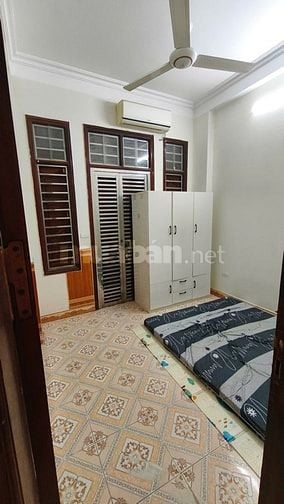 Nhà PL ngõ Trần Thái Tông dt 40m x 5t giá 15tr/th