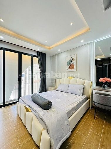 Bán căn 56m2 giá 2 tỷ 050 triệu đường Hoàng Bật Đạt, P 15, Tân Bình