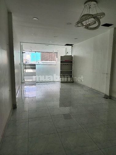 Bán gấp nhà giá rẻ nhất thị trường mặt tiền đường Xóm Chiếu, P16, Q4