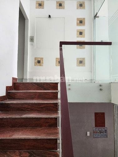 Bán gấp nhà giá rẻ nhất thị trường mặt tiền đường Xóm Chiếu, P16, Q4