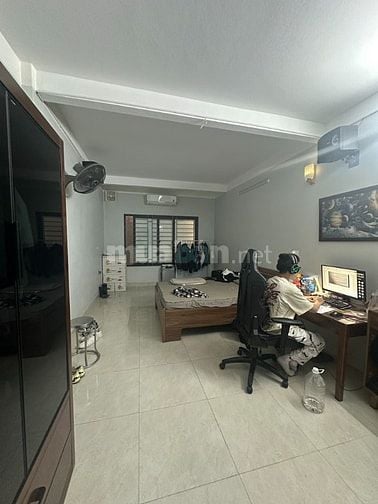 RẤT HIẾM-HƠN 6TỶ-40m2 x 5TẦNG-NHÀ MỚI-2THOÁNG-1NHÀ RA ÔTÔ-PHỐ HỒNG MAI