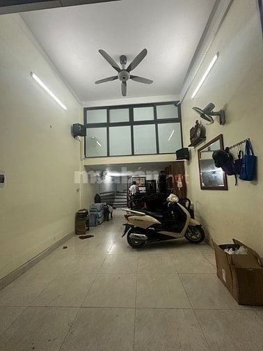 RẤT HIẾM-HƠN 6TỶ-40m2 x 5TẦNG-NHÀ MỚI-2THOÁNG-1NHÀ RA ÔTÔ-PHỐ HỒNG MAI
