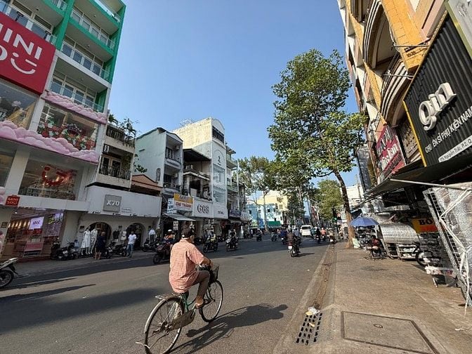 Cho thuê nhà 2 mặt tiền Nguyễn Trãi, P.3, Q.5 giá 350tr