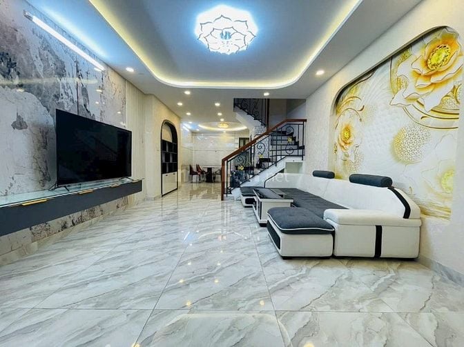 51m2! Giáp sân bay! Oto đỗ cửa! Bán nhà Quang Trung, P10. Ngay Vincom.