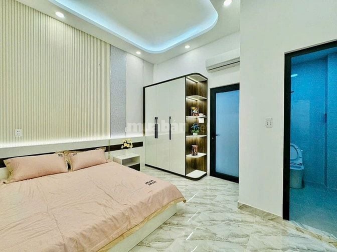51m2! Giáp sân bay! Oto đỗ cửa! Bán nhà Quang Trung, P10. Ngay Vincom.